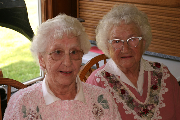 1502 Grandma Thornton & Grandma Burnett
